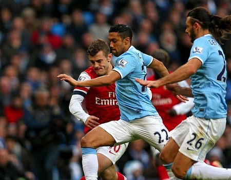 扛起球队！字母哥半场10中8，得到19分8篮板3助攻（半场统治！字母哥10投8中砍下19分8篮板3助攻，力扛全队）