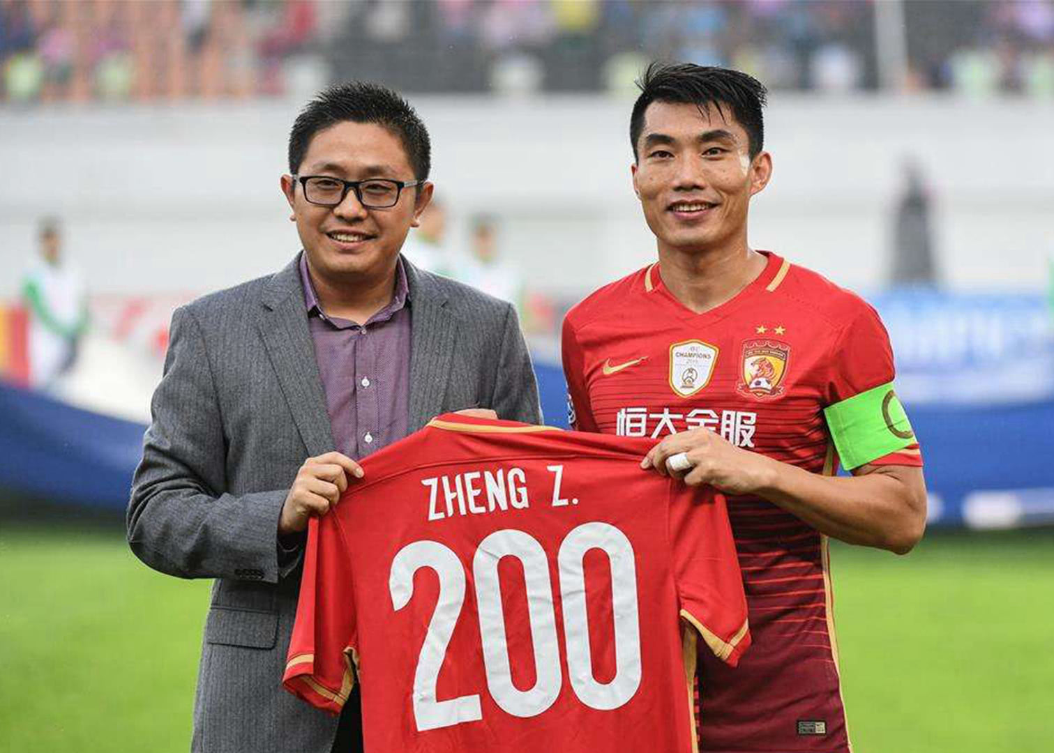 格策：很期待对阵巴萨，我们必须拿出百分之百的状态（格策：盼与巴萨过招，我们必须以百分百状态应战）