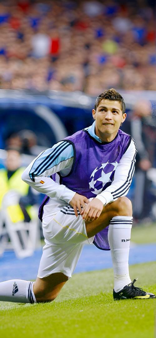 记者：特瓦斯的工资帽规则是13年的，现在25年了，该调整了（记者：特瓦斯的工资帽沿用自2013年，如今已到2025年，是时候更新了）