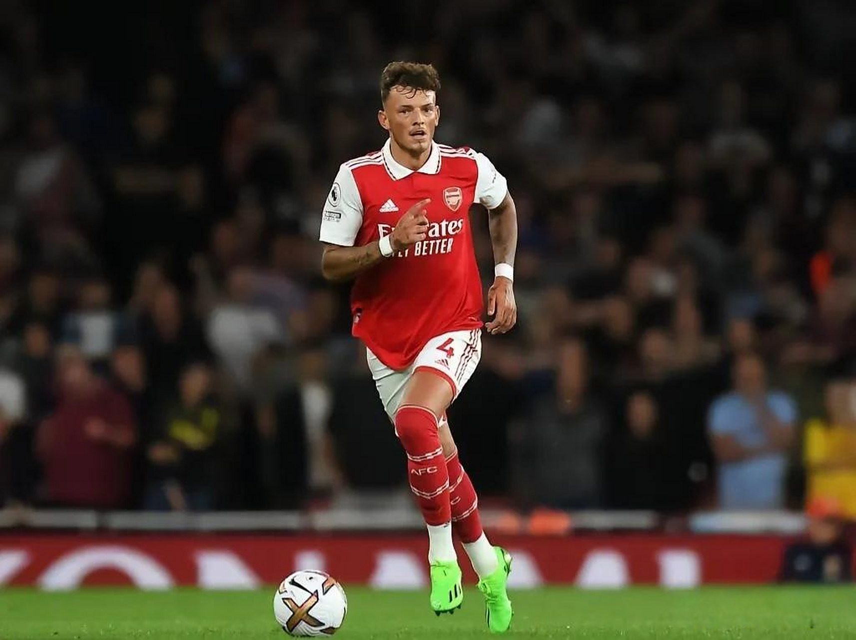 3-2大逆转，AC米兰让二追三+3连胜登顶，27岁替补奇兵10分钟2球（AC米兰3-2逆转翻盘，三连胜登顶，27岁替补10分钟梅开二度）