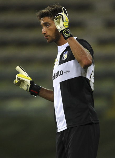 康宁汉姆前两场比赛均错失良机，本场命中关键中投率队取胜（前两战机会频失，康宁汉姆此役命中致胜中投率队获胜）