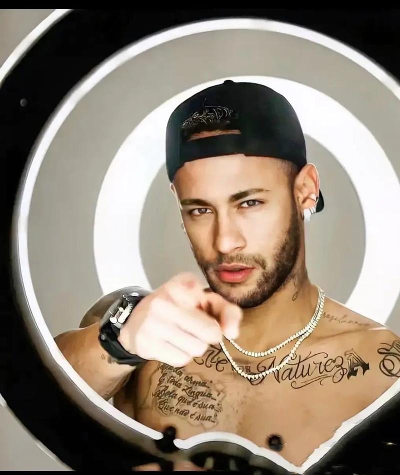 德天空：皇马有意法鹰后卫布朗，近期已派球探考察球员（德天空：皇马相中尼斯后卫布朗，近期已派球探实地考察）