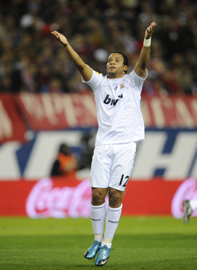 赛后情书：巴萨防守千疮百孔能否防住中超？曼城哈登大胜多特（赛后复盘：巴萨后防千疮百孔，能挡住中超冲击吗？曼城哈登横扫多特）