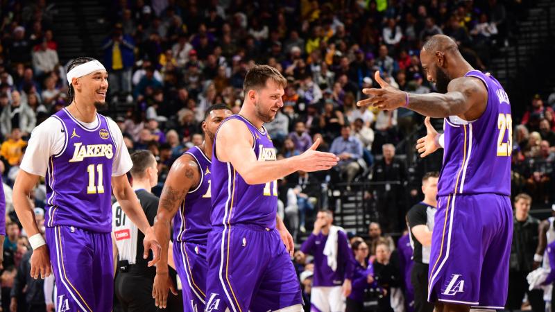 欧联2-1，法甲7冠王掀翻荷甲劲旅，迎来2连胜，舒尔茨一剑封喉（欧联2-1，法甲七冠霸主力克荷甲劲旅取两连胜，舒尔茨绝杀制胜）