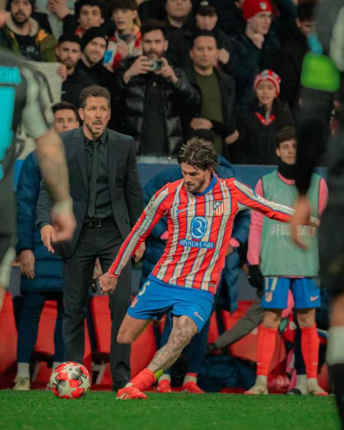 拜仁中场统治比赛