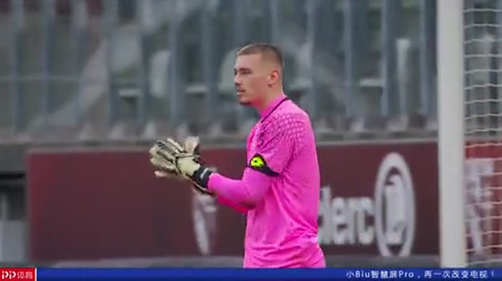 横看成岭侧成峰，乔治娜晒出差照秀出傲人身材（换个角度皆风景，乔治娜晒差旅美照尽显好身材）