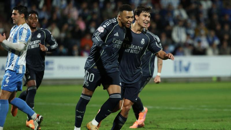 西甲前瞻：巴萨剑指7连胜巩固领跑，奥萨苏纳沦落保级军团（西甲前瞻：巴萨冲击七连胜稳固榜首，奥萨苏纳陷入保级泥潭）